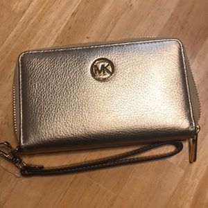 Michael kors wristlet wallet phone case